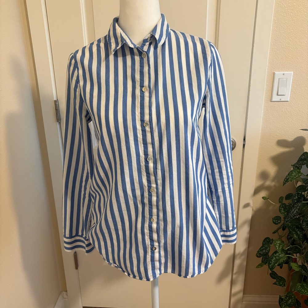Zara Blue and White Striped Button-Up Shirt